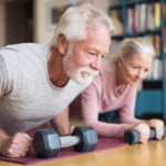 Krafttraining ohne Geräte für Senioren: So trainierst du zu Hause